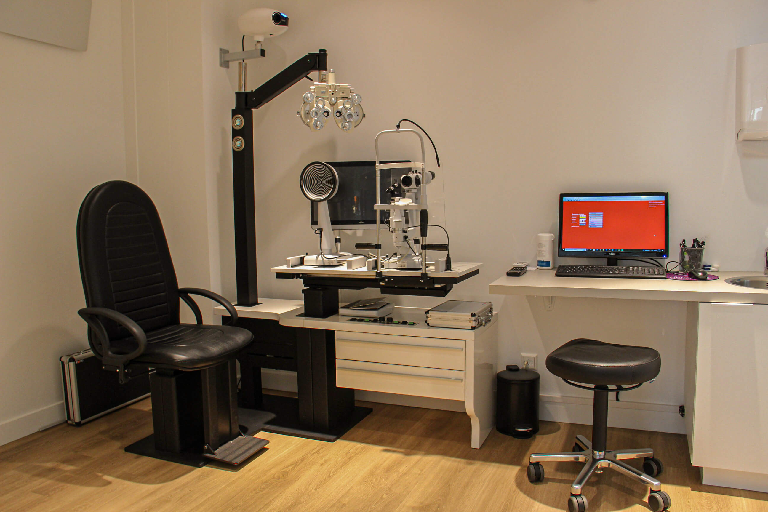 Zithoek bij Veluwe Optiek binnen